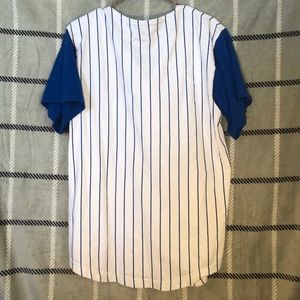 Blue and white stripped baseball tee